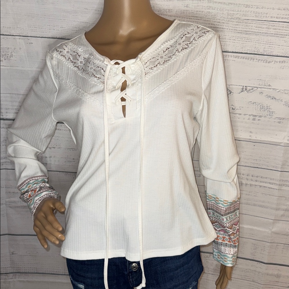 NWOT White Lace-Up Boho Sleeve Top